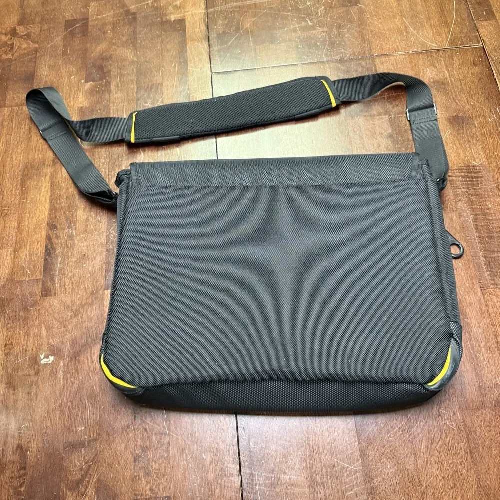 Targus Laptop‎ Bag 12.5x16 Inch Large Laptop Bag With Removable Shoulder Strap